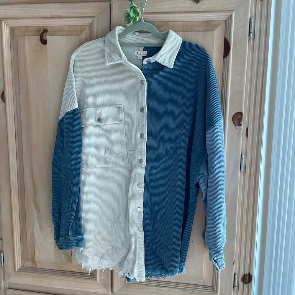 POL Two-Tone Cream & Blue Corduroy Button-Up Shirt NWT SZS. Runs big $25